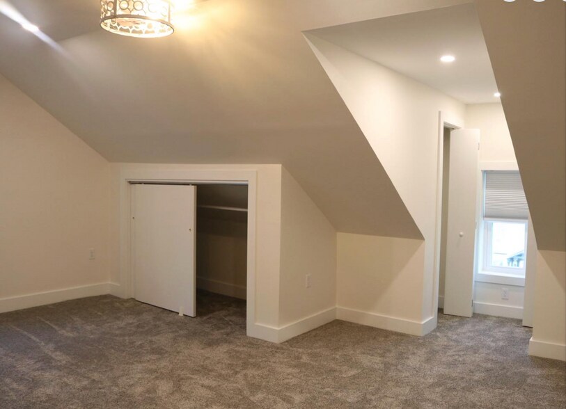 Building Photo - 108 W Market St