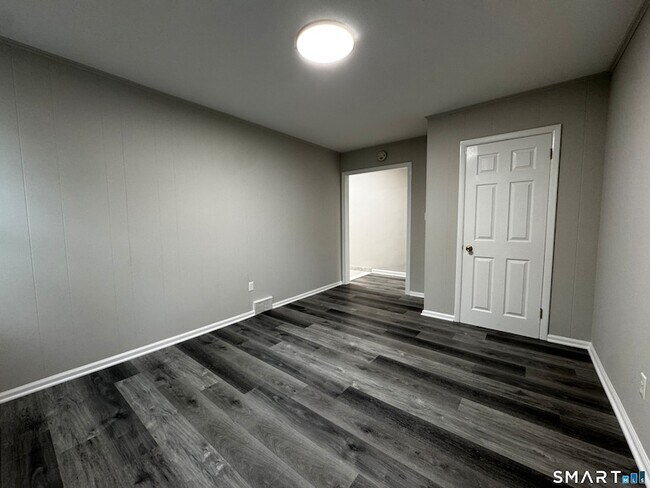 Building Photo - 45-51-51 Cowles St