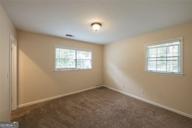 Building Photo - 225 Pebble Trail