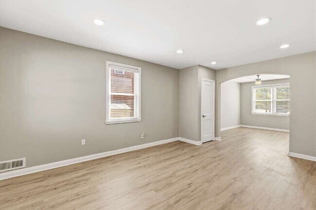 Building Photo - 3482 Dunhaven Rd