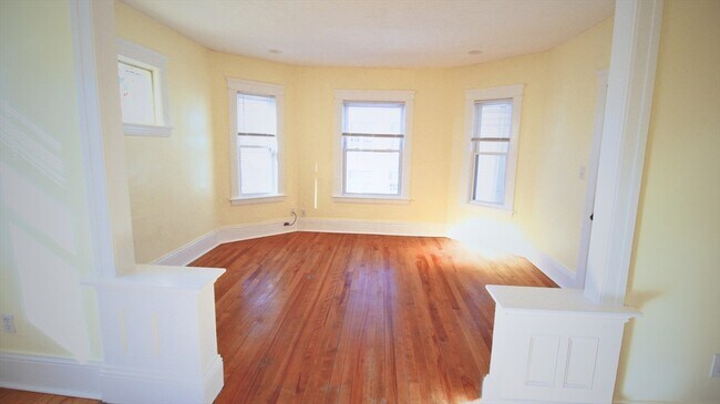 Building Photo - 94 Lovell St