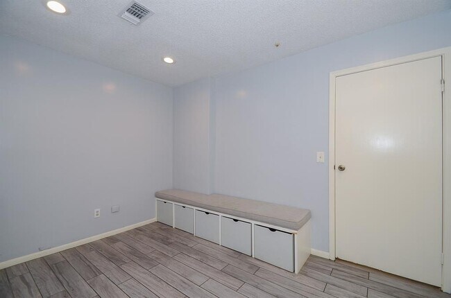 Building Photo - 11906 Pepperdine Ln