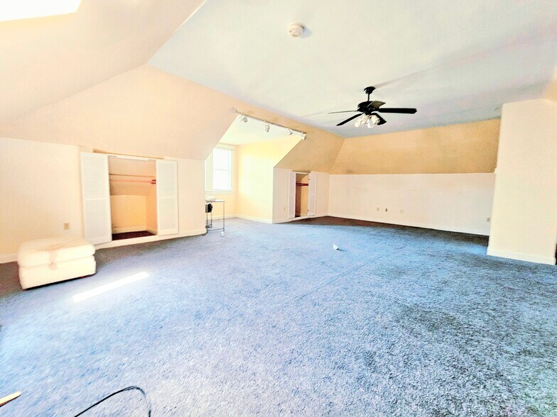 Building Photo - 243 Callender St