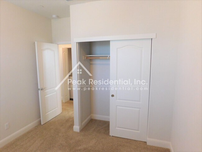 Building Photo - Beautiful Newer Roseville 3bd/2.5ba Home i...
