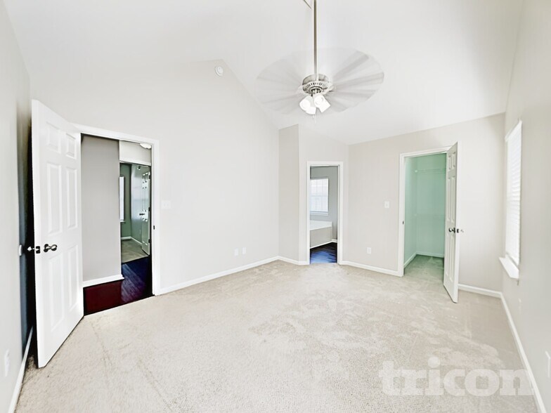 Building Photo - 1829 Mission Oaks St