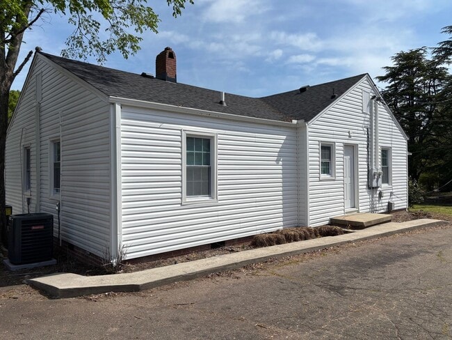 Building Photo - 1318