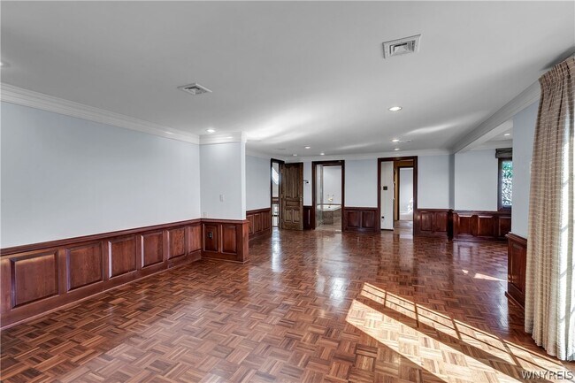 Building Photo - 2039 E River Rd