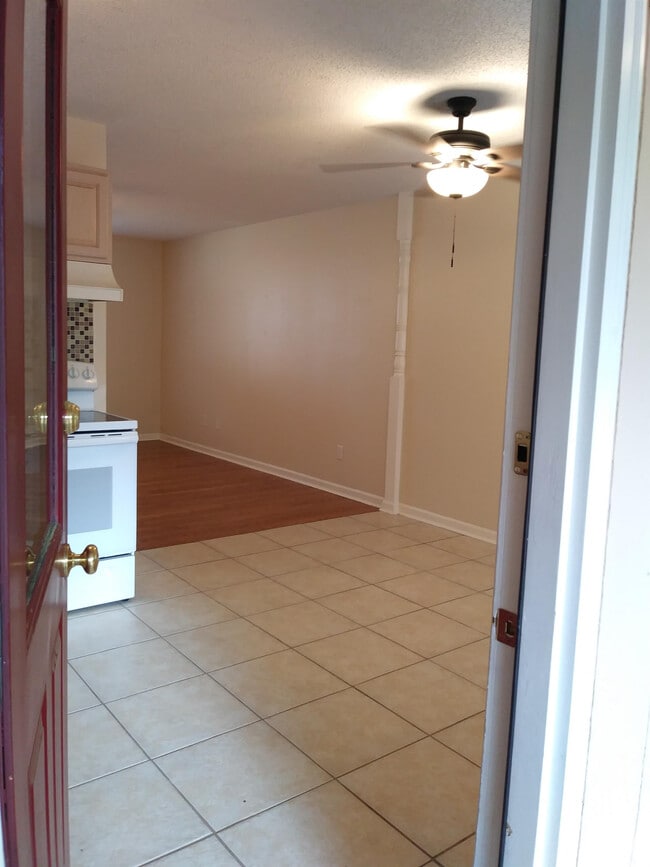 Building Photo - 1602 Carolwood Ct
