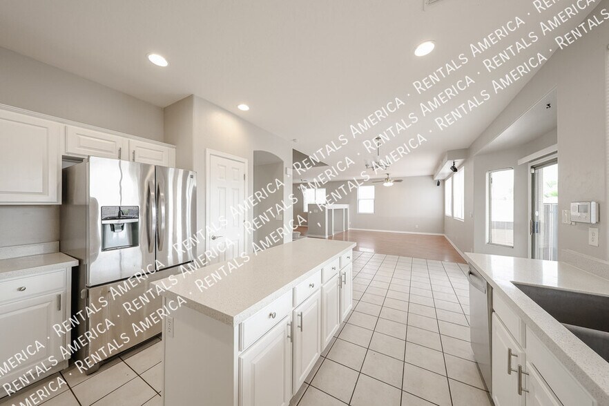 Building Photo - 14605 W Verde Ln