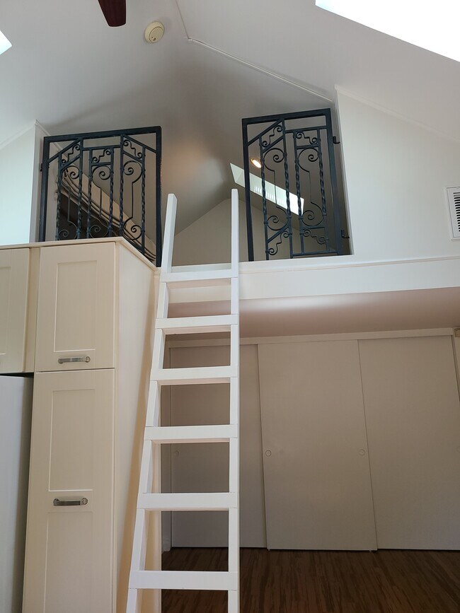 Building Photo - 14651 Huston St