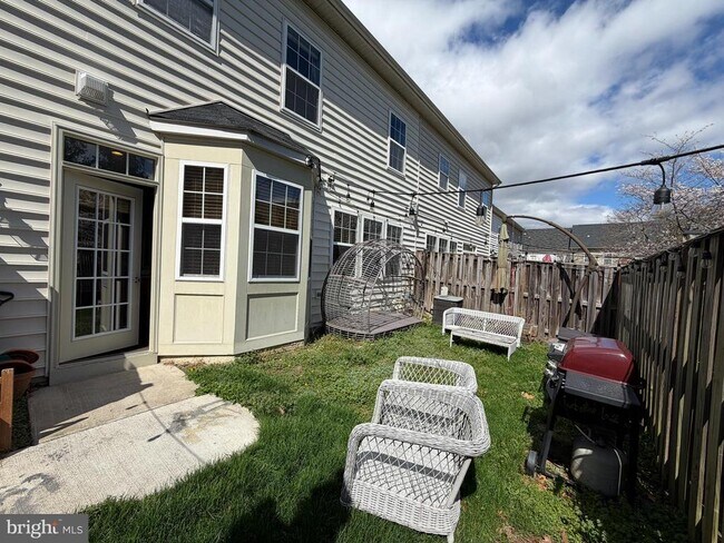 Building Photo - 308 Quinton Oaks Cir