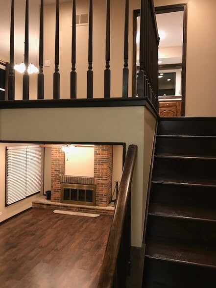 Building Photo - 512 Carlyle Ln