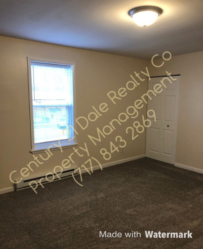 Building Photo - Beautifully Renovated 2 BR, 1.5 Bath in Do...