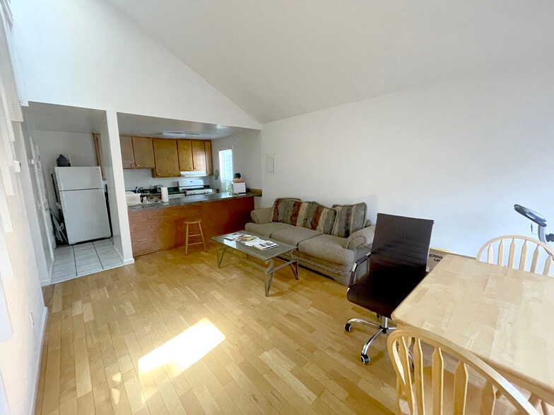 Building Photo - Cherry Suites