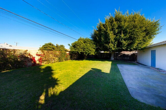 Building Photo - Remodeled 3-bedroom, 1-bath, Single-Level Home Located in a Quiet Neighborhood.