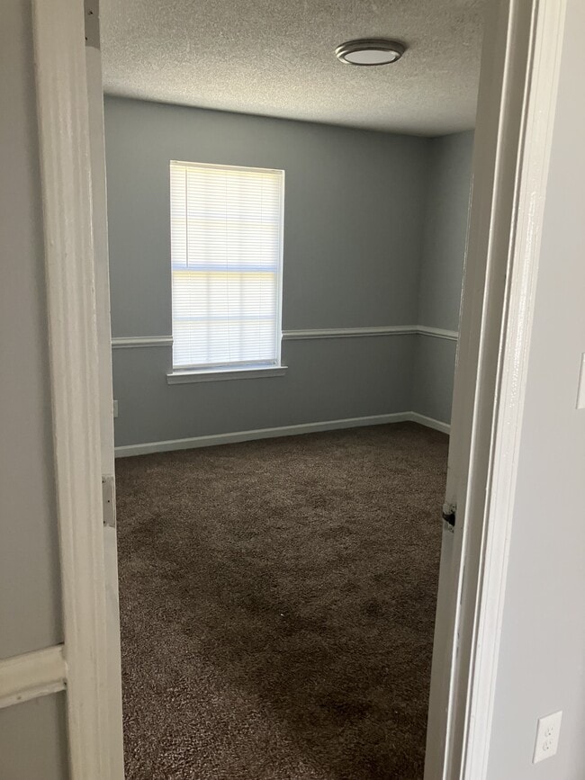 Building Photo - 1051 Gate Cir