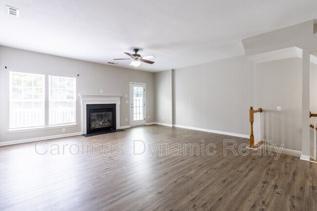 Building Photo - 9618 Blossom Hill Dr