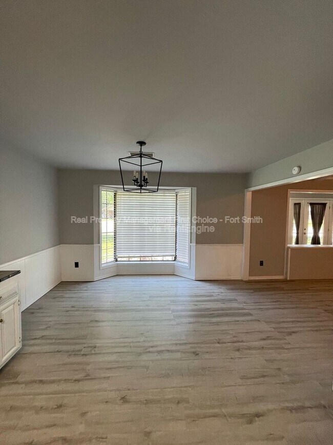 Building Photo - 8801 Meandering Way