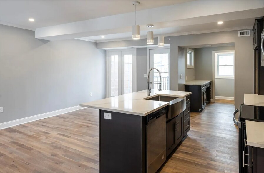 Building Photo - 4462 Broadway Blvd