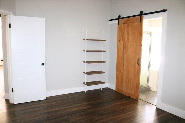 Building Photo - 1111 Blue Fox Dr