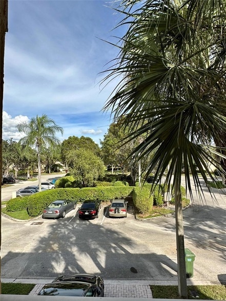 Building Photo - 746 NW 170th Terrace