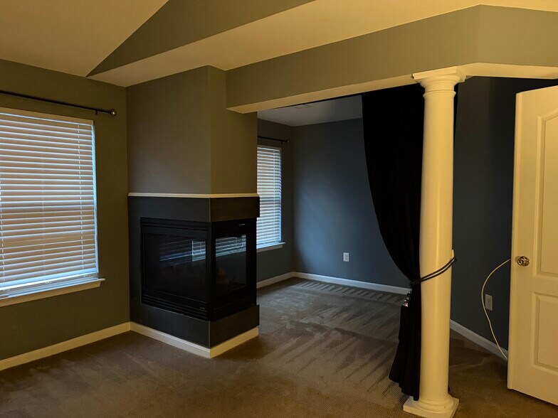 Building Photo - 3003 Black Thorn Ct