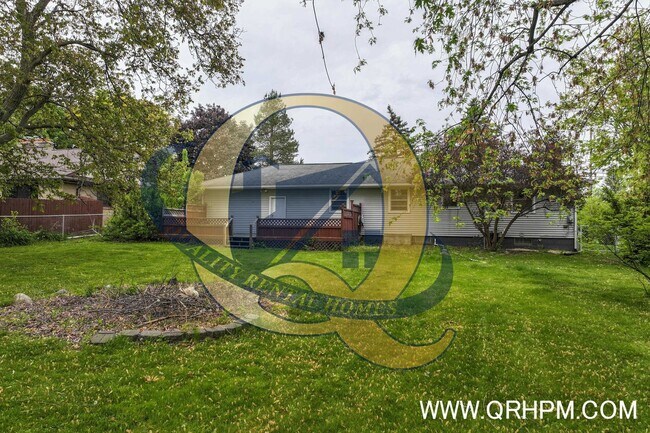 Building Photo - Available Now! - 3 Bedroom, 1 Bathroom in ...