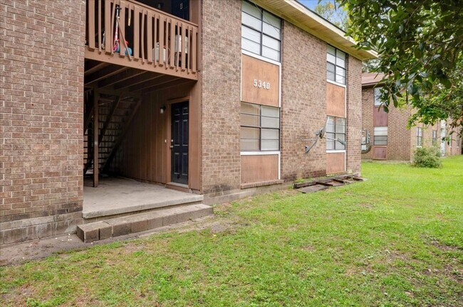 Building Photo - 2-Bedroom Apartment in Convenient Savannah Location