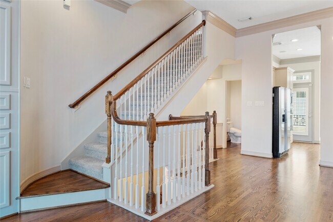 Building Photo - 1515 Hyde Park Blvd