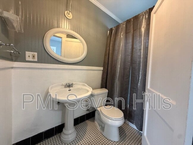 Building Photo - 1350 N Gadsden St