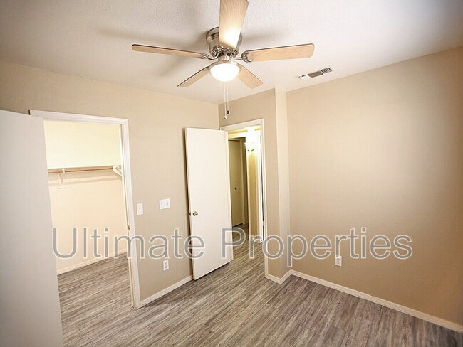 Building Photo - 9903 N 77th Ave