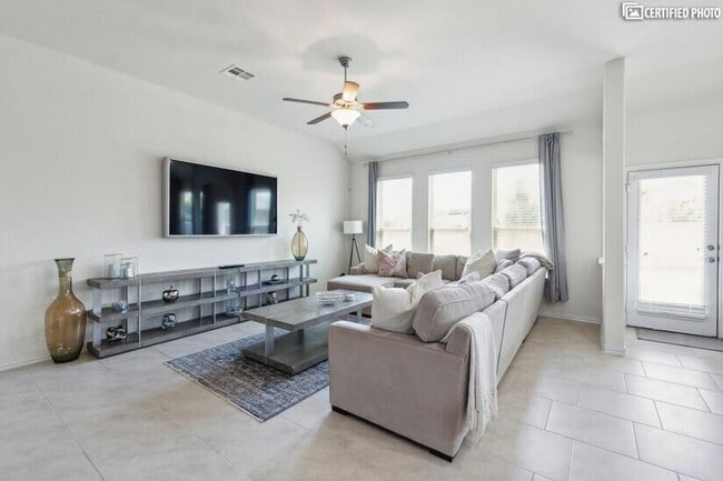 Building Photo - 920 Arvada Dr