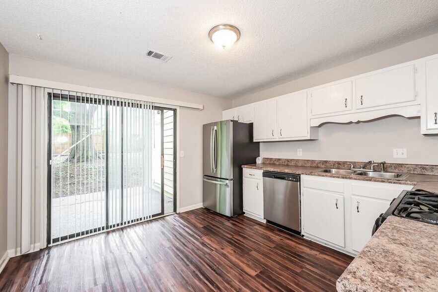 Building Photo - 5009 Hawthorne Ct
