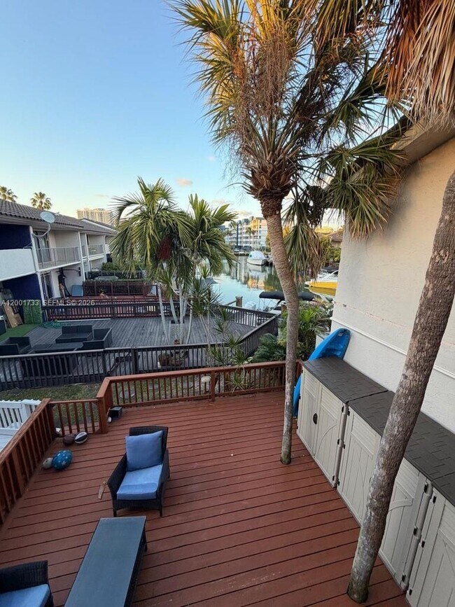 Building Photo - 2661 NE 164th St