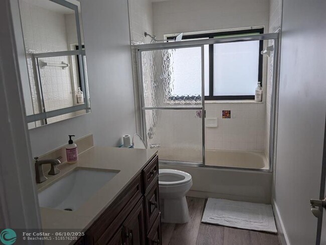 Building Photo - 22338 Ensenada Way