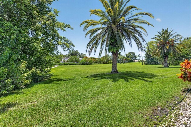 Building Photo - 9264 Vista Del Lago