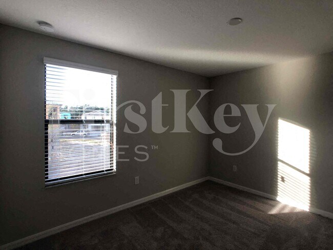 Building Photo - 10001 RoseMary Leaf Ln