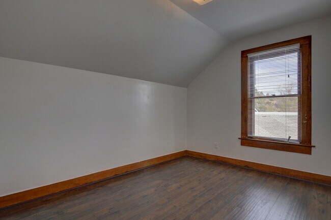 Building Photo - 114 N Willow St