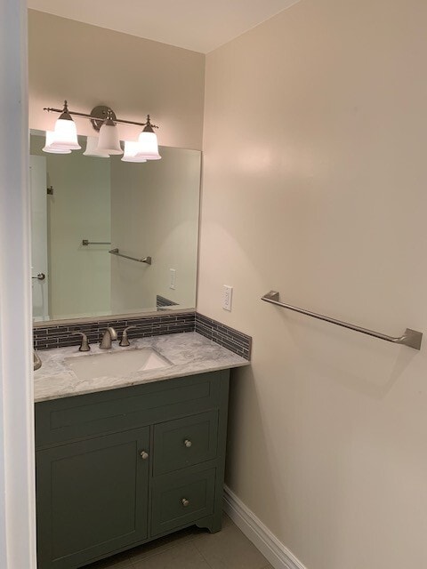 Building Photo - Gorgeous Property on Private Street conveniently located on West side near Downtown!