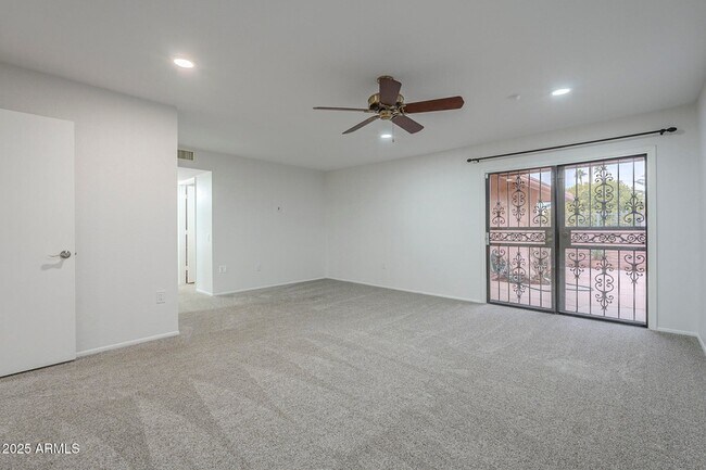 Building Photo - 12433 W Fieldstone Dr