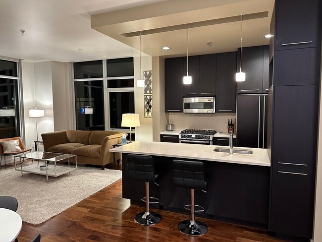 Building Photo - 949 NW Overton St