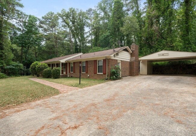 Building Photo - Chapel Hill Ranch Lakeshore community