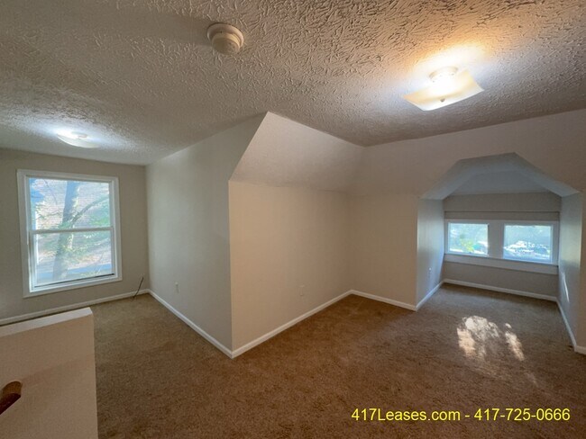 Building Photo - 2222 N Johnston Ave