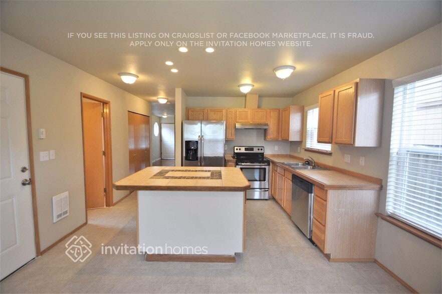 Building Photo - 409 Pine Ave