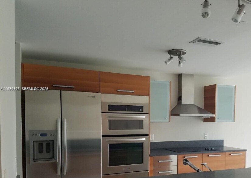 Building Photo - 2950 NE 188th St