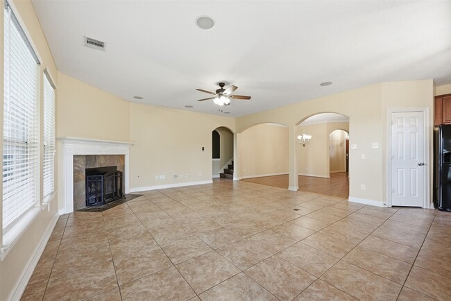 Building Photo - 25203 Oak Villa Dr