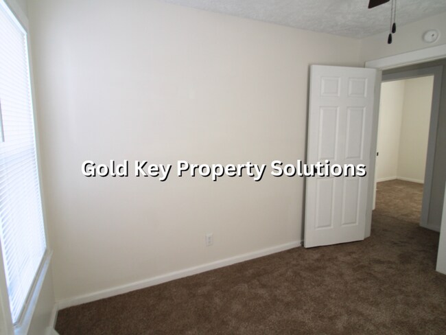 Building Photo - MUNCIE 3 BR 1 BA House with Garage and Covered Porch (SECTION 8 APPROVED)