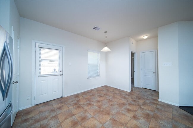 Building Photo - 26 Palmdale Ln