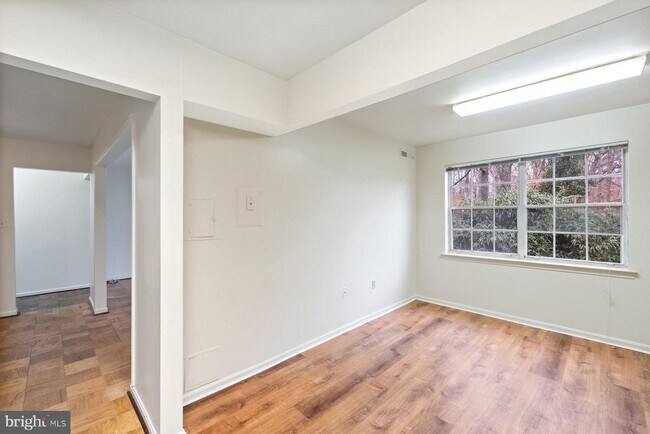 Building Photo - 876 College Pkwy