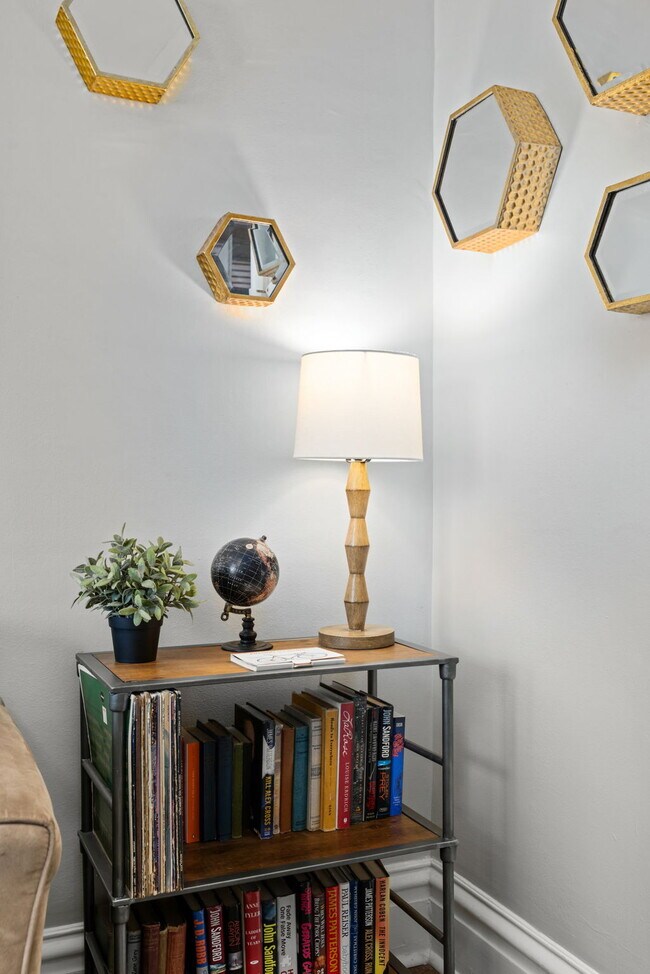 Building Photo - 2819 Shenandoah Ave